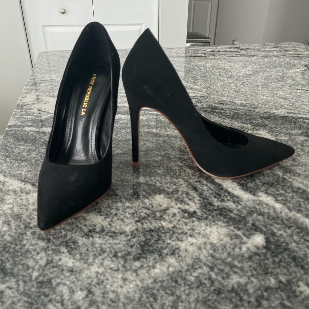 Black pointy heel size 7.5